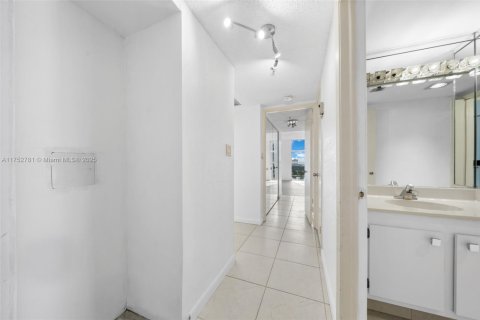 Condominio en venta en Aventura, Florida, 2 dormitorios, 112.78 m2 № 1706976 - foto 26