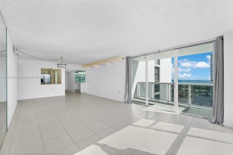 Condominio en venta en Aventura, Florida, 2 dormitorios, 112.78 m2 № 1706976 - foto 9