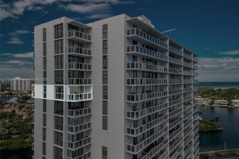 Condominio en venta en Aventura, Florida, 2 dormitorios, 112.78 m2 № 1706976 - foto 2