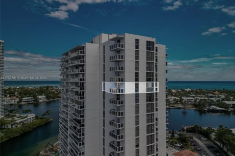 Condominio en venta en Aventura, Florida, 2 dormitorios, 112.78 m2 № 1706976 - foto 21