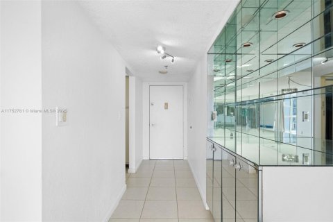 Condominio en venta en Aventura, Florida, 2 dormitorios, 112.78 m2 № 1706976 - foto 3
