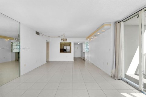Condominio en venta en Aventura, Florida, 2 dormitorios, 112.78 m2 № 1706976 - foto 10