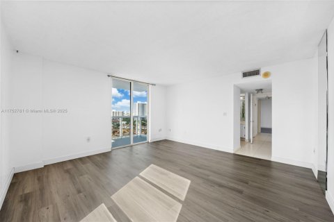 Condominio en venta en Aventura, Florida, 2 dormitorios, 112.78 m2 № 1706976 - foto 14