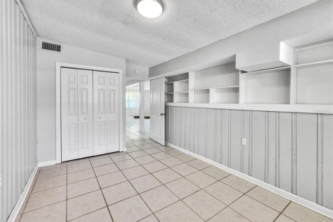 Villa ou maison à louer à Saint Petersburg, Floride: 4 chambres, 176.89 m2 № 2415288 - photo 11