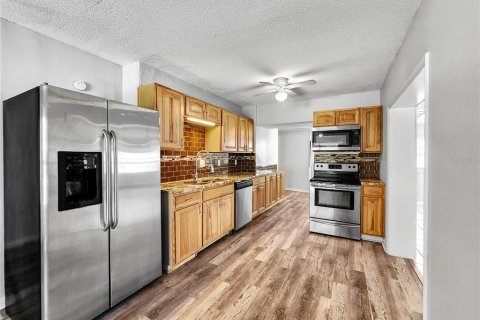 Villa ou maison à louer à Saint Petersburg, Floride: 4 chambres, 176.89 m2 № 2415288 - photo 4