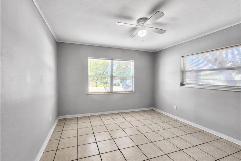 Villa ou maison à louer à Saint Petersburg, Floride: 4 chambres, 176.89 m2 № 2415288 - photo 9