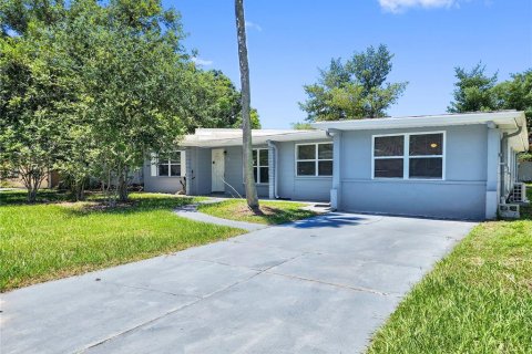 Villa ou maison à Saint Petersburg, Floride 4 chambres, 176.89 m2 № 2415288
