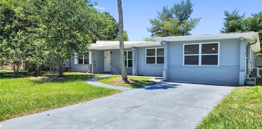 Villa ou maison à Saint Petersburg, Floride 4 chambres, 176.89 m2 № 2415288