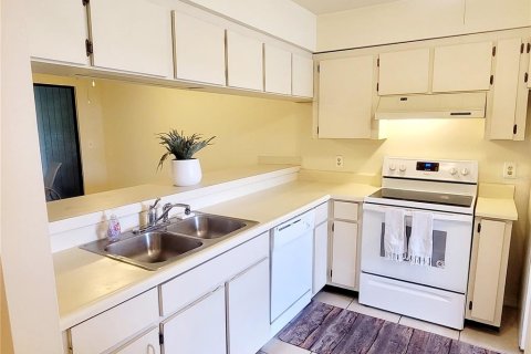 Villa ou maison à louer à Bradenton, Floride: 2 chambres, 121.05 m2 № 2167443 - photo 8