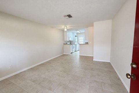 Appartement à louer à Tarpon Springs, Floride: 2 chambres, 67.63 m2 № 2398478 - photo 3