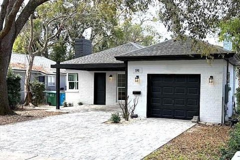 House in Maitland, Florida 3 bedrooms, 138.89 sq.m. № 2091616 - photo 2