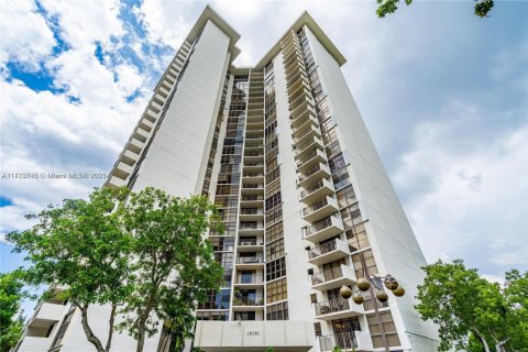 Купить кондоминиум в Авентура, Флорида 2 спальни, 122.82м2, № 1696112 - фото 22