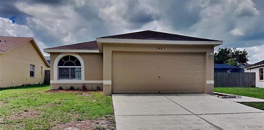 House in Brandon, Florida 3 bedrooms, 109.25 sq.m. № 1795458
