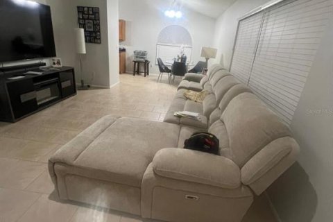 House in Brandon, Florida 3 bedrooms, 109.25 sq.m. № 1795458 - photo 11