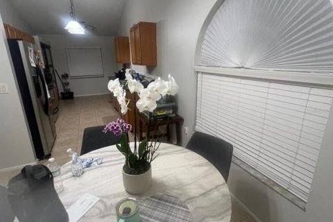 House in Brandon, Florida 3 bedrooms, 109.25 sq.m. № 1795458 - photo 7