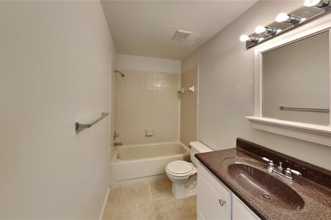 House in Brandon, Florida 3 bedrooms, 109.25 sq.m. № 1795458 - photo 13