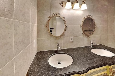 House in Brandon, Florida 3 bedrooms, 109.25 sq.m. № 1795458 - photo 15