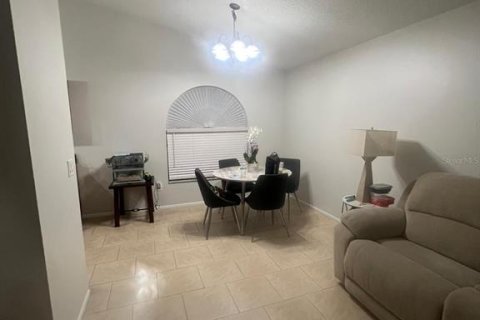 House in Brandon, Florida 3 bedrooms, 109.25 sq.m. № 1795458 - photo 8