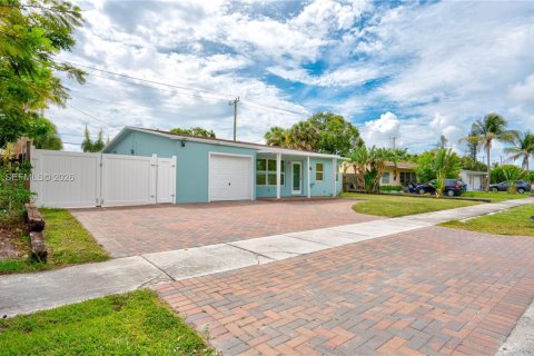 Villa ou maison à Pompano Beach, Floride 4 chambres, 111.95 m2 № 2085390