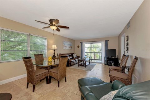 Condominio en alquiler en Sarasota, Florida, 2 dormitorios, 83.61 m2 № 645192 - foto 15