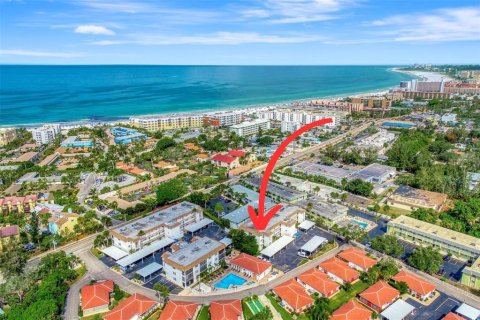 Condominio en alquiler en Sarasota, Florida, 2 dormitorios, 83.61 m2 № 645192 - foto 1