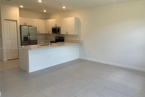 Купить таунхаус в Хомстед, Флорида 3 спальни, 143.53м2, № 2034535 - фото 3
