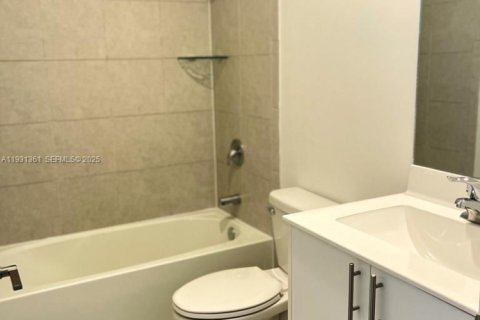 Купить таунхаус в Хомстед, Флорида 3 спальни, 143.53м2, № 2034535 - фото 13