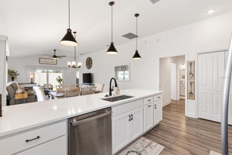 House in The Villages, Florida 3 bedrooms, 139.26 sq.m. № 1898964 - photo 6