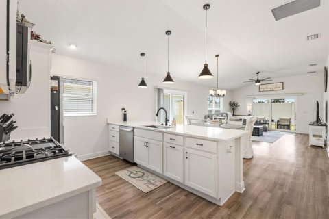 House in The Villages, Florida 3 bedrooms, 139.26 sq.m. № 1898964 - photo 5