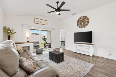 House in The Villages, Florida 3 bedrooms, 139.26 sq.m. № 1898964 - photo 29