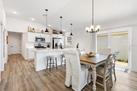 House in The Villages, Florida 3 bedrooms, 139.26 sq.m. № 1898964 - photo 8
