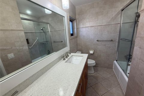 Villa ou maison à louer à Fort Lauderdale, Floride: 4 chambres, 201.04 m2 № 1999163 - photo 5