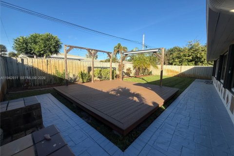 Villa ou maison à louer à Fort Lauderdale, Floride: 4 chambres, 201.04 m2 № 1999163 - photo 2