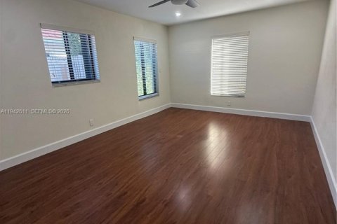Villa ou maison à louer à Fort Lauderdale, Floride: 4 chambres, 201.04 m2 № 1999163 - photo 6