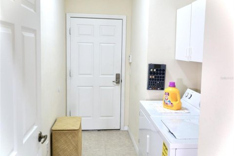 House in Davenport, Florida 4 bedrooms, 187.85 sq.m. № 380437 - photo 14