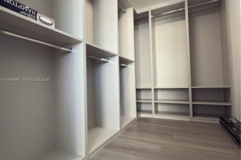 Copropriété à vendre à Surfside, Floride: 1 chambre, 84.08 m2 № 2004486 - photo 25