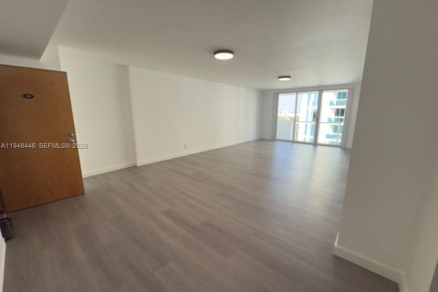 Copropriété à vendre à Surfside, Floride: 1 chambre, 84.08 m2 № 2004486 - photo 1