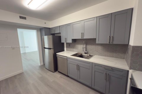 Copropriété à vendre à Surfside, Floride: 1 chambre, 84.08 m2 № 2004486 - photo 3