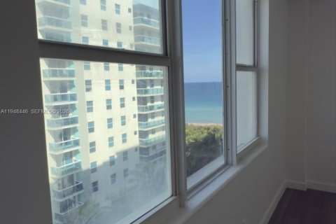Copropriété à vendre à Surfside, Floride: 1 chambre, 84.08 m2 № 2004486 - photo 14