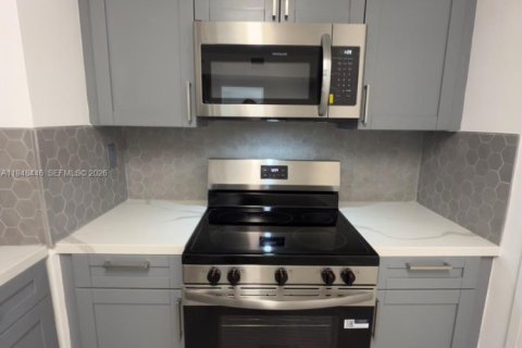 Copropriété à vendre à Surfside, Floride: 1 chambre, 84.08 m2 № 2004486 - photo 8