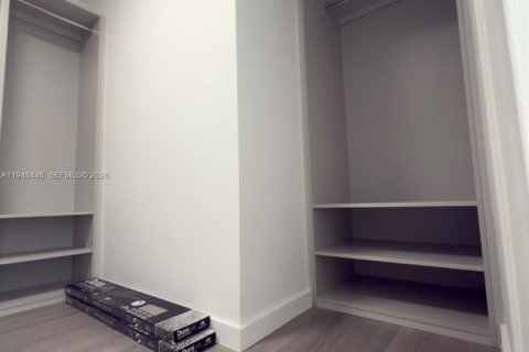 Copropriété à vendre à Surfside, Floride: 1 chambre, 84.08 m2 № 2004486 - photo 19