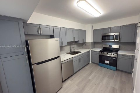 Copropriété à vendre à Surfside, Floride: 1 chambre, 84.08 m2 № 2004486 - photo 4