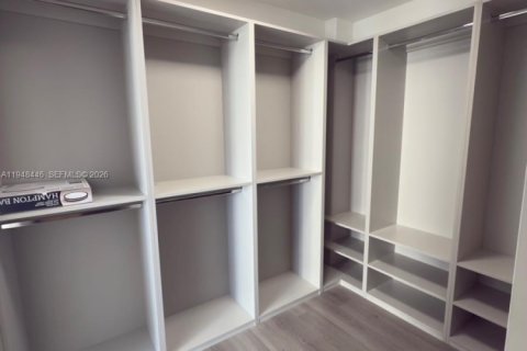 Copropriété à vendre à Surfside, Floride: 1 chambre, 84.08 m2 № 2004486 - photo 21