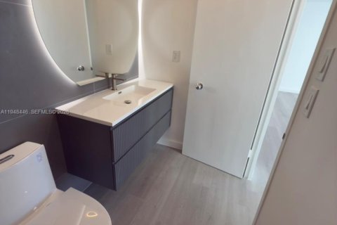 Copropriété à vendre à Surfside, Floride: 1 chambre, 84.08 m2 № 2004486 - photo 10