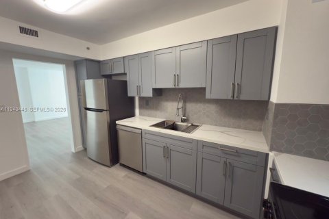 Copropriété à vendre à Surfside, Floride: 1 chambre, 84.08 m2 № 2004486 - photo 6