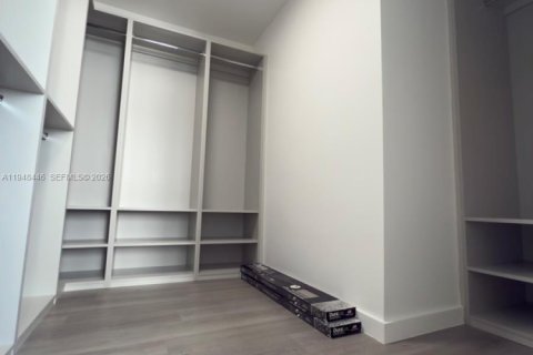 Copropriété à vendre à Surfside, Floride: 1 chambre, 84.08 m2 № 2004486 - photo 20