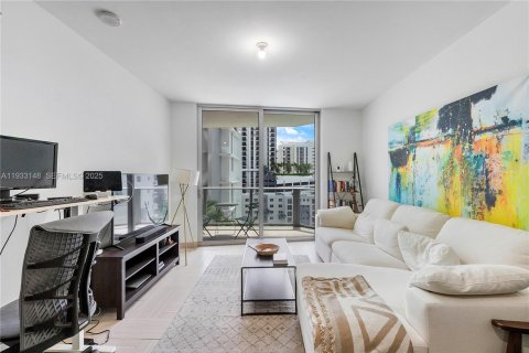 Condominio en alquiler en Miami, Florida, 1 dormitorio, 60.2 m2 № 1991018 - foto 7