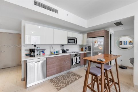 Condominio en alquiler en Miami, Florida, 1 dormitorio, 60.2 m2 № 1991018 - foto 9