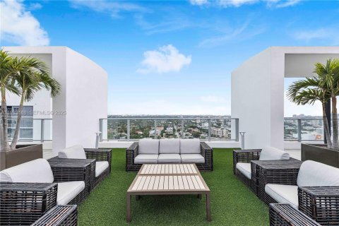 Condominio en alquiler en Miami, Florida, 1 dormitorio, 60.2 m2 № 1991018 - foto 3