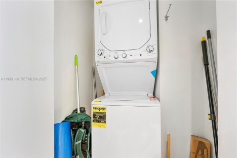 Condominio en alquiler en Miami, Florida, 1 dormitorio, 60.2 m2 № 1991018 - foto 14